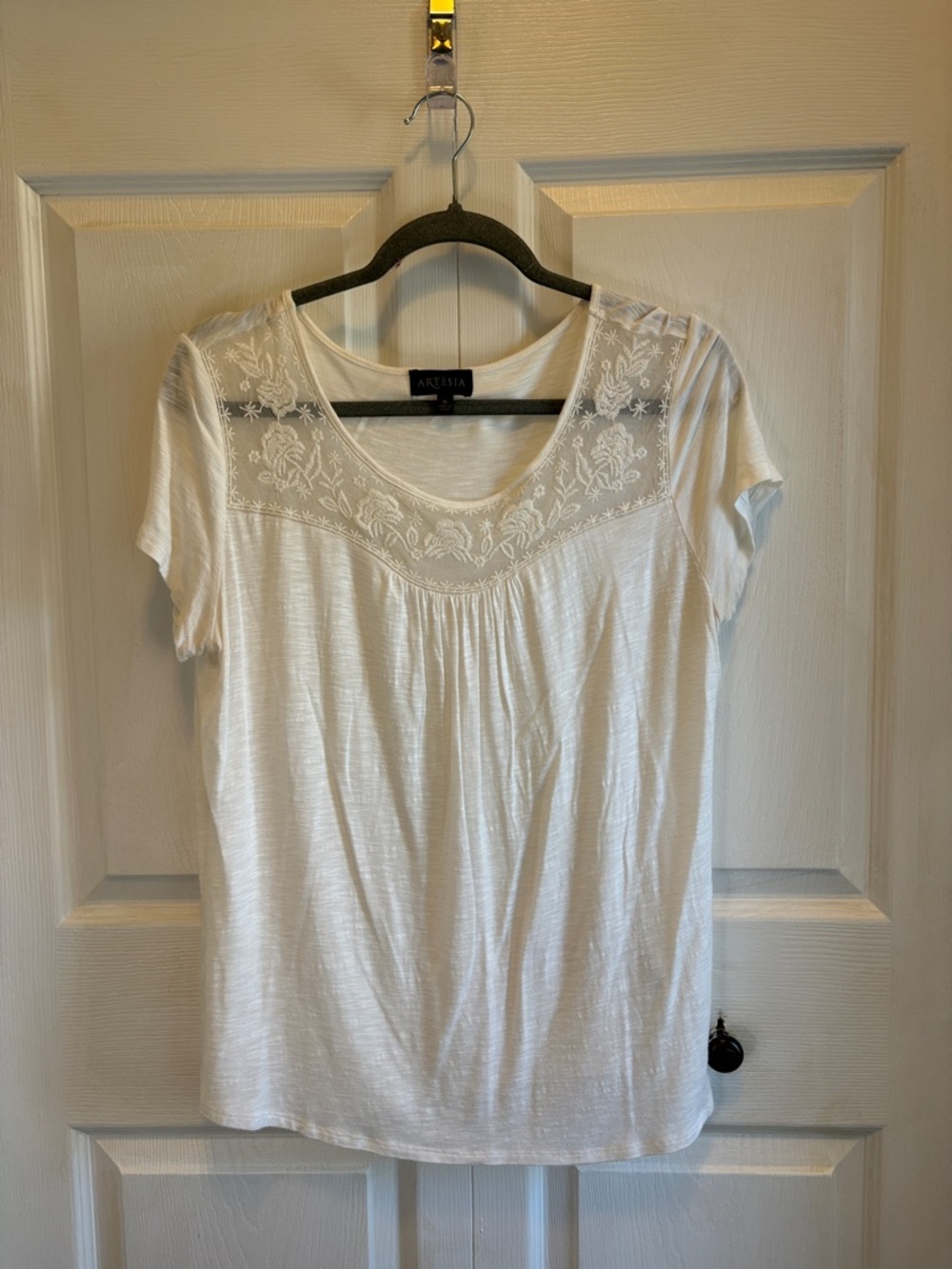 White Embroidered Scoop Neck Short Sleeve Tee